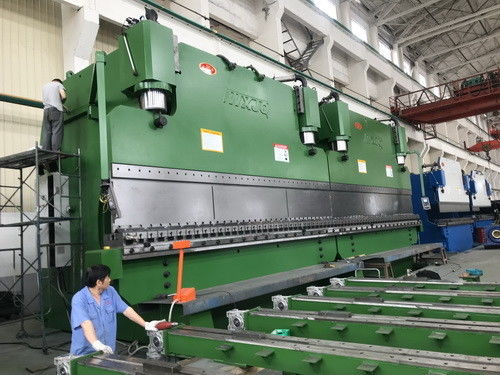 200 밀리미터 LVD CNC는 프레스 브레이크 기계 40을 중계합니다 - 3000 톤 표 길이 2 - 12m