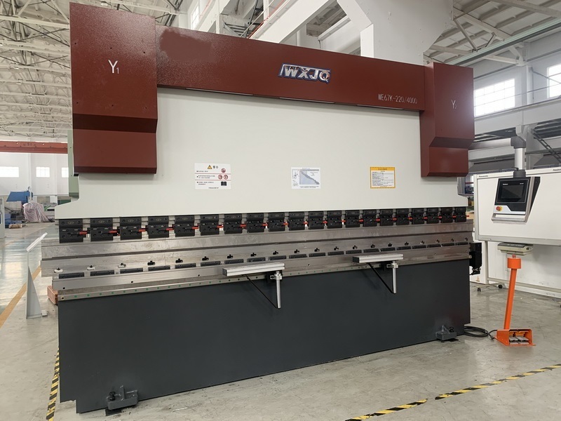 최신 회사 블로그 CNC 프레스 브레이크는 길고 두꺼운 판을 처리할 수 있습니까? 작업자 안전은 어떻게 보장됩니까?