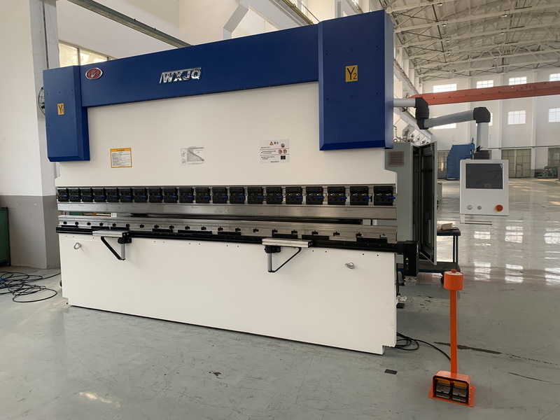 최신 회사 블로그 CNC 프레스 브레이크 130T에서 반복 정밀도와 효율성은 어떻게 달성됩니까?