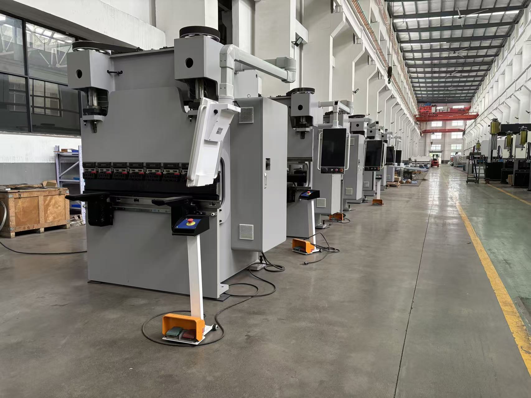 최신 회사 블로그 What Press Brake Tooling Should You Choose for Stainless Steel, Carbon Steel and Aluminum Bending?