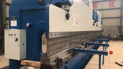 주문 Tandem Press Brake with 200-800 mm Table Width, 40-3000 Tons Max Pressure, and 0.02 mm Back Gauge Accuracy online manufacture