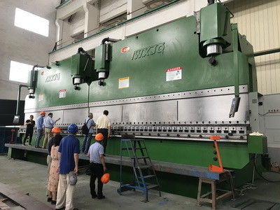주문 Precision Tandem Press Brake with 0.02 Mm Back Gauge Accuracy, 150-500 Mm Max Stroke, and 70-180 M per Min Max Speed online manufacture