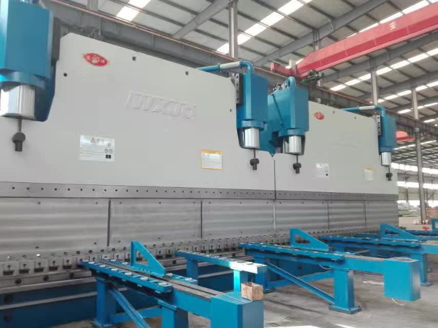 자동 1300T CNC 탕덤 수압 압축 브레이크 415V / 50Hz 굽기 길이 20 미터