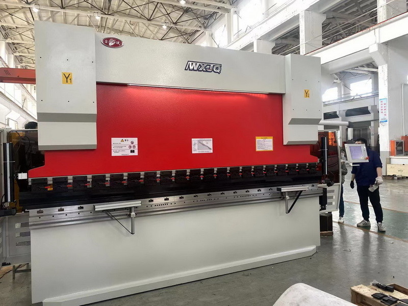 135T 기계 CNC 수압 압축 브레이크 기계 3200mm 굽기 길이
