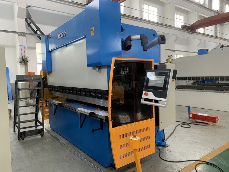 135T 기계 CNC 수압 압축 브레이크 기계 3200mm 굽기 길이