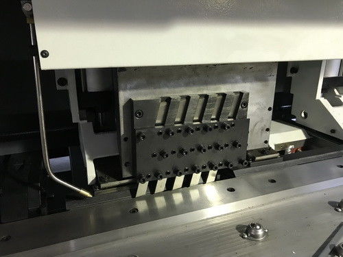 스테인리스 장 CNC v Groover를 위한 2개의 도끼 CNC v 흠을 파는 기계 2 m/min