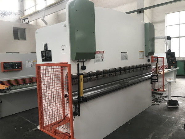 125T 힘 CNC 수압 압축 브레이크 WE67K125/3200 금속 제조